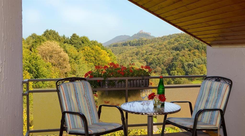 Gasthaus Trifelsblick Wernersberg Екстериор снимка