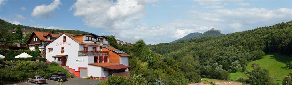 Gasthaus Trifelsblick Wernersberg Екстериор снимка